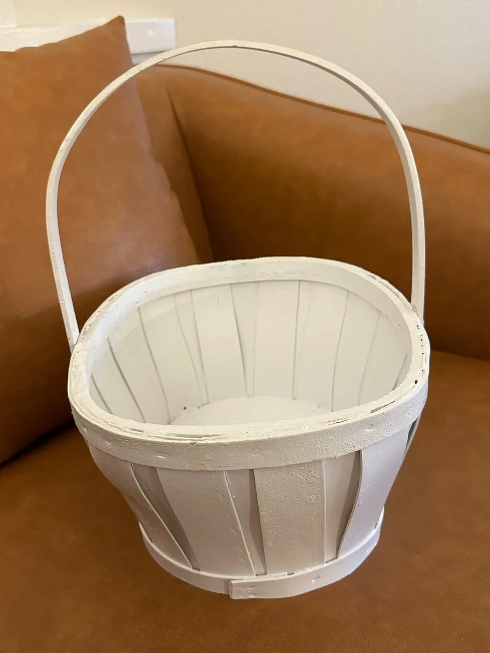 White handled basket • wooden • wood